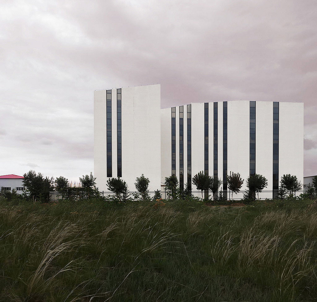 切片层岩 · 赤峰市林西县工业园区的立体艺塑办公建筑丨蒙古丨大连松岩建筑设计院有限公司-2