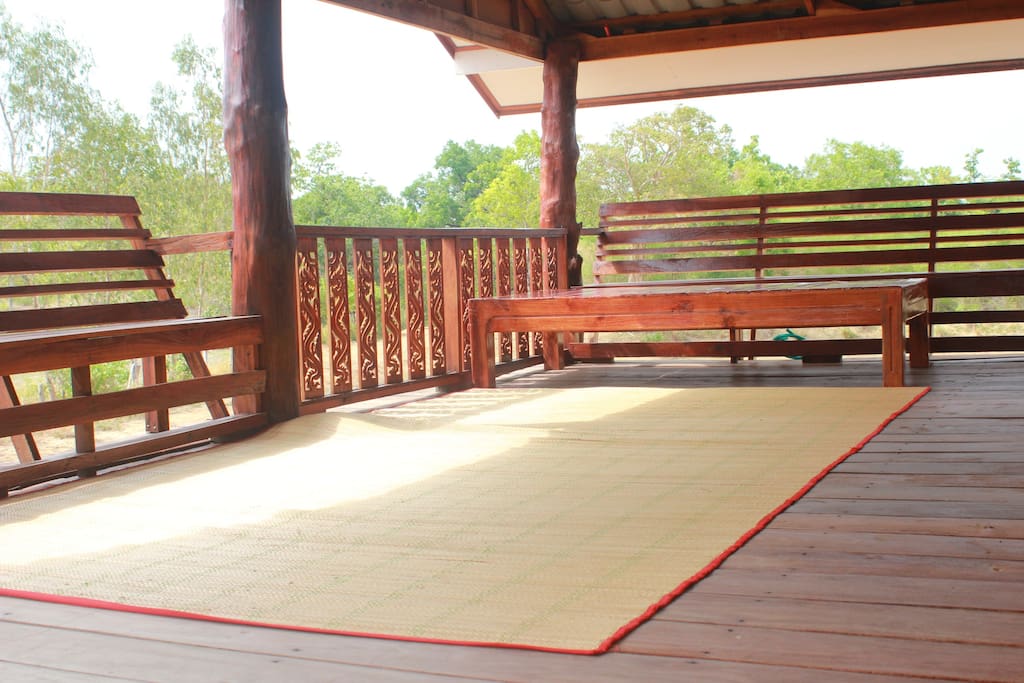 泰式两层半砖半木风格住宅-9