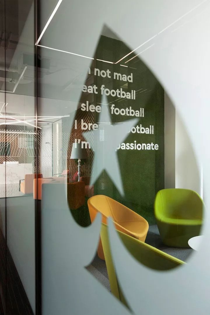 Stars Group 索非亚办公室 | 暗黑主题下的多元化空间设计-7