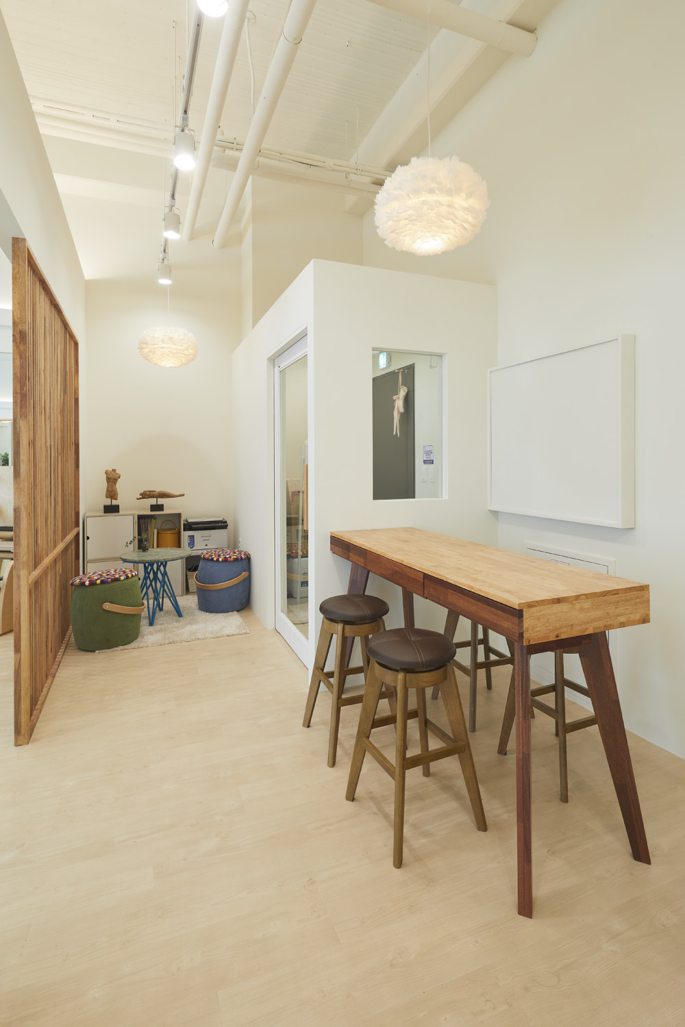 20 平米现代白色木纹健身房室内设计案例-11