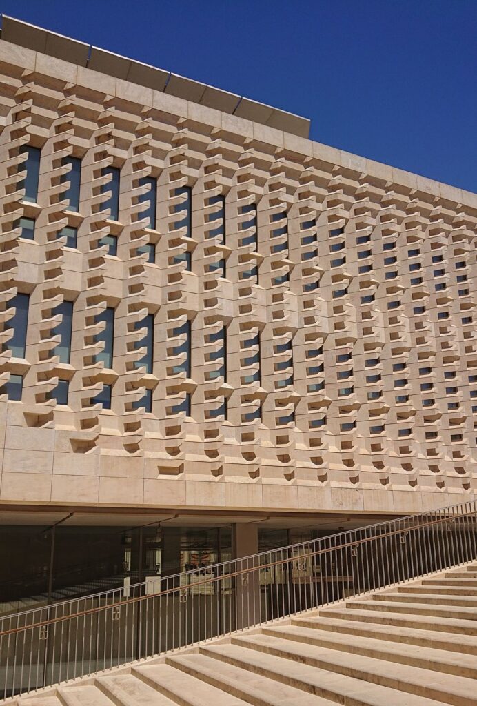 马耳他瓦莱塔城市更新项目（含城门,议会大楼,露天剧院）丨瑞士瓦莱丨以意大利建筑师伦佐·皮亚诺为首的团队-40