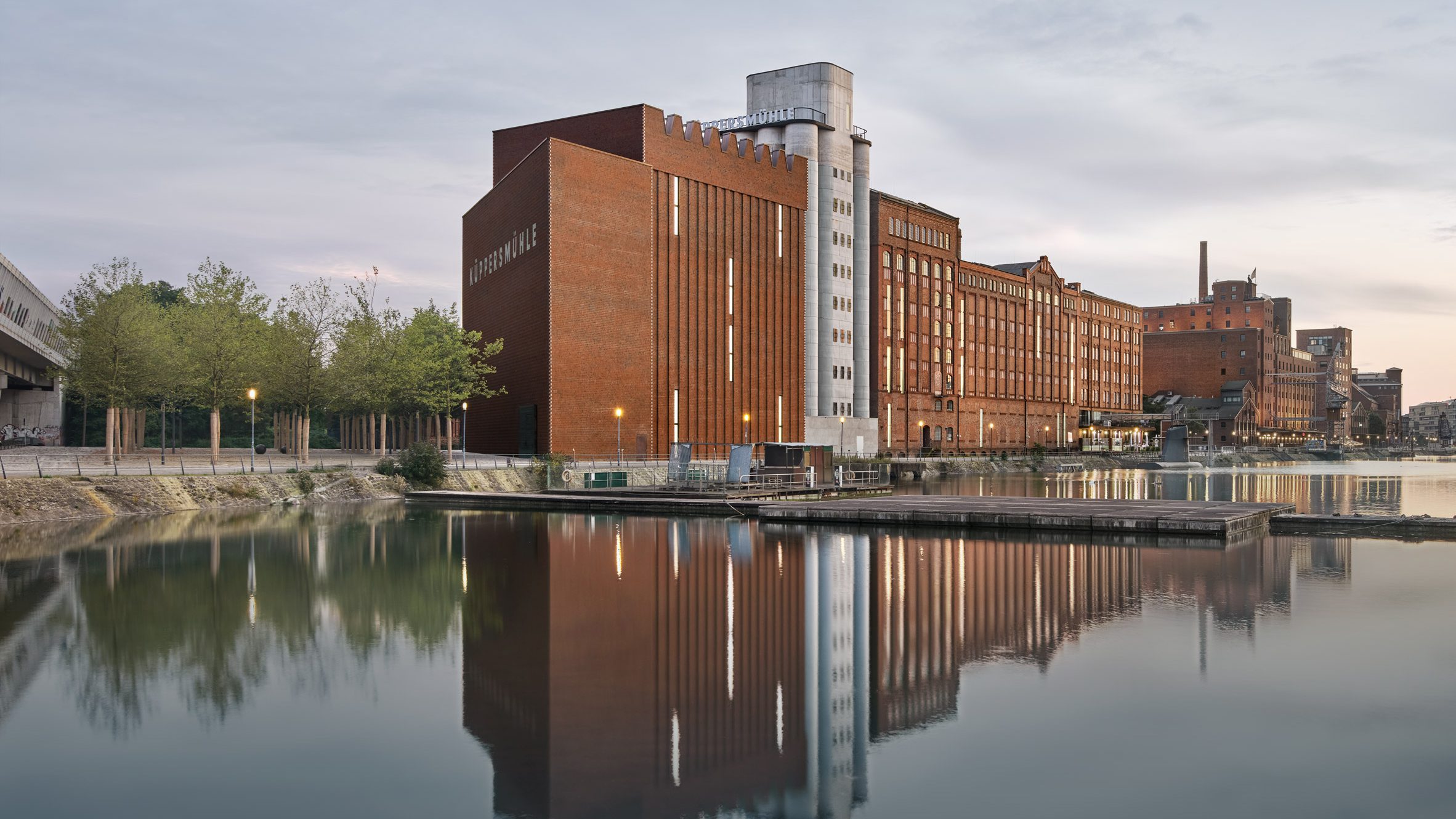 德国码头博物馆扩建，工业遗迹焕发新活力-0