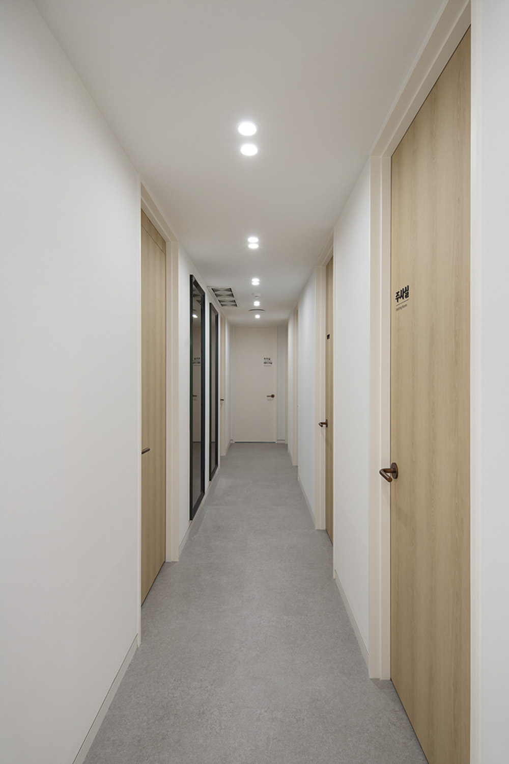 简约时尚的 35 平山部女士办公室设计-18