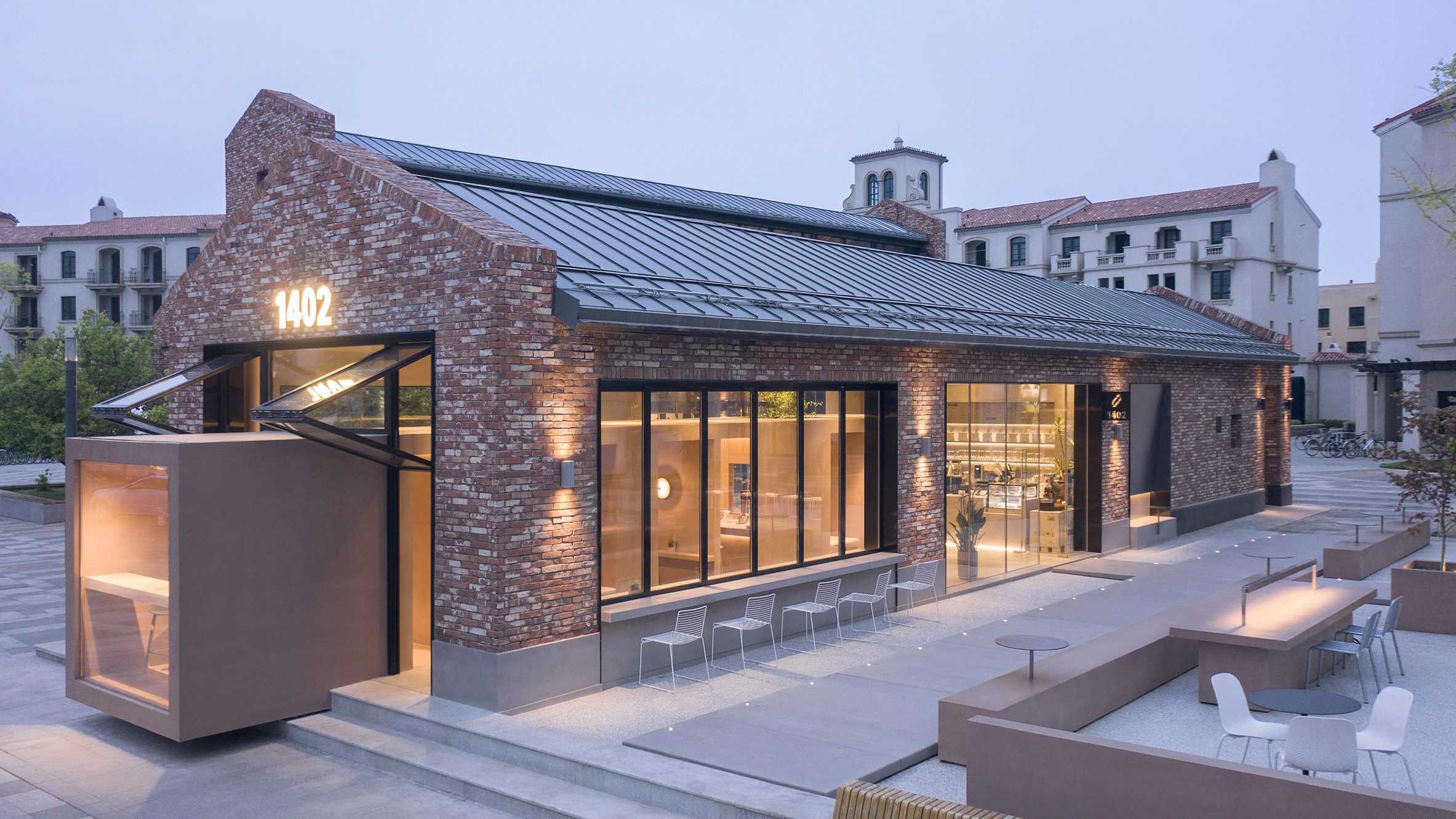 1402 咖啡店 | 红砖建筑中的现代矩形空间-0