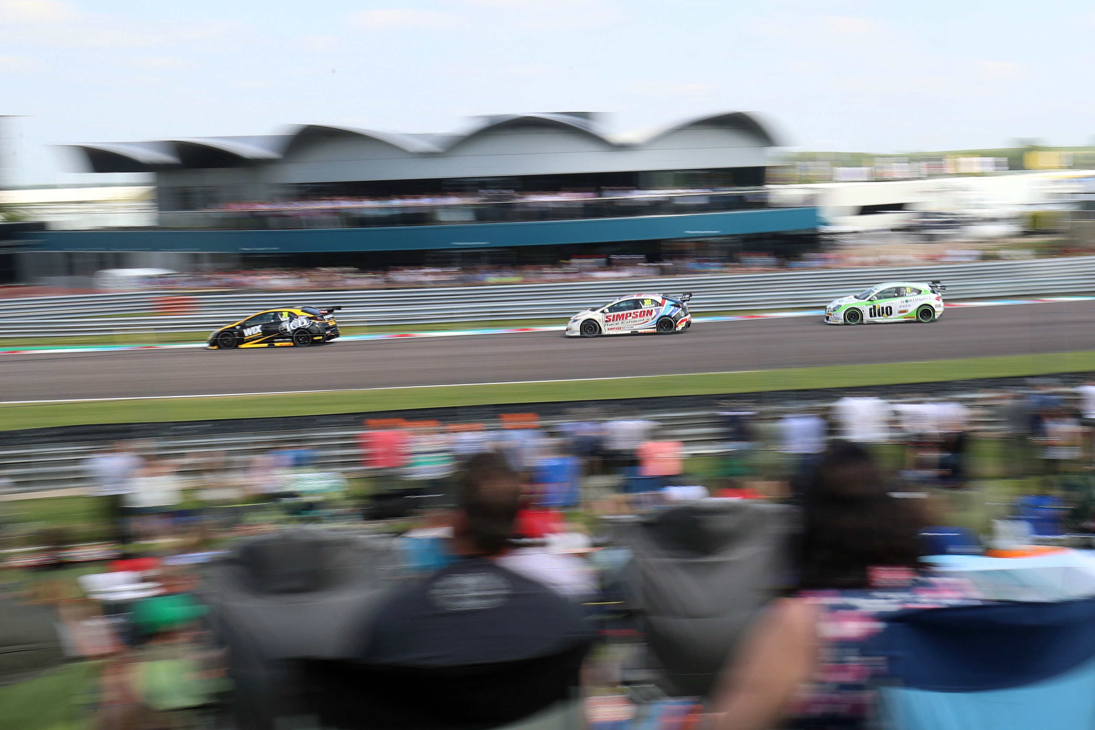 赛道之畔的炫酷“汽车秀”丨Chapman Partnership Architects-23