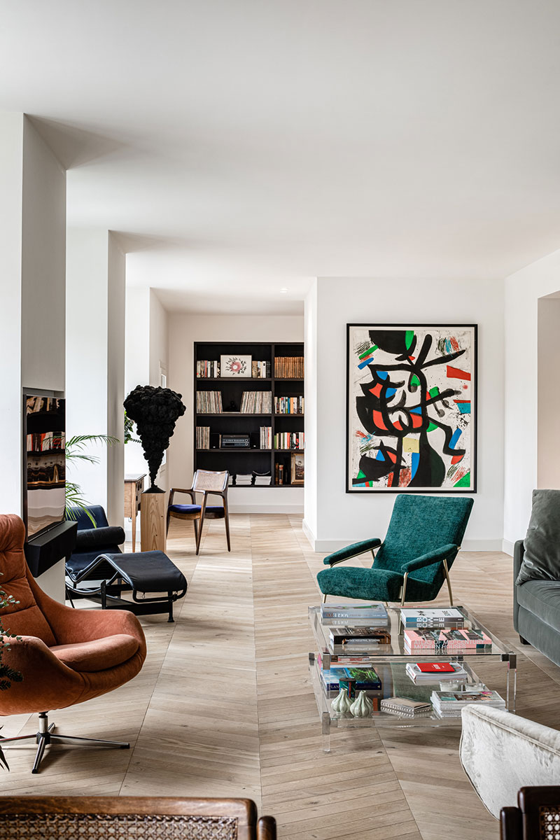 西班牙帕尔马时尚公寓 | 现代空间与艺术收藏的完美融合-2