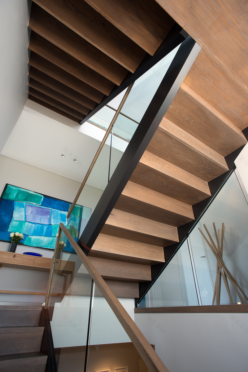 悉尼港边山巅上的现代家园-21