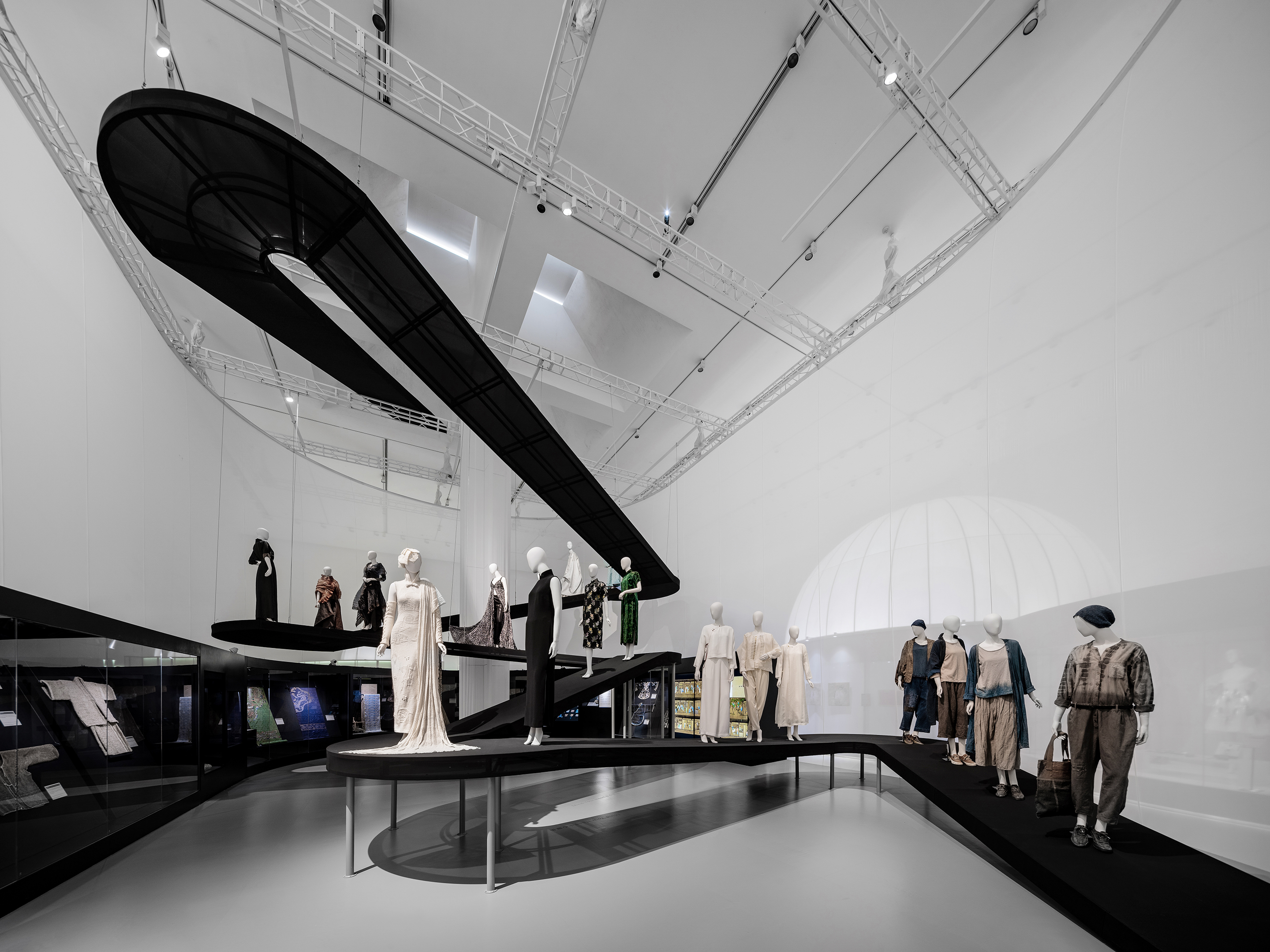 V&A 博物馆“时尚与自然”展览丨中国深圳丨Studio 10-55