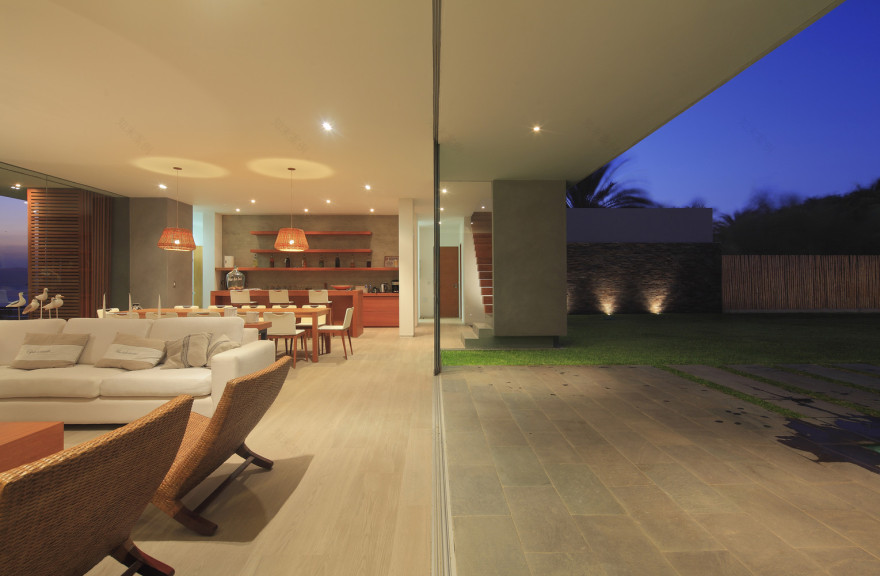 Peru 海滨别墅 | 透明空间与自然元素完美融合-40