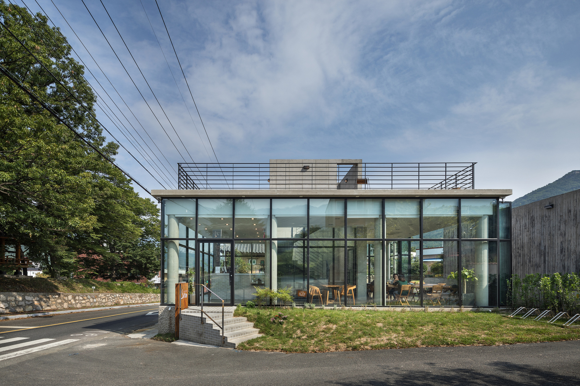 韩国乡村里的现代咖啡屋住宅-11