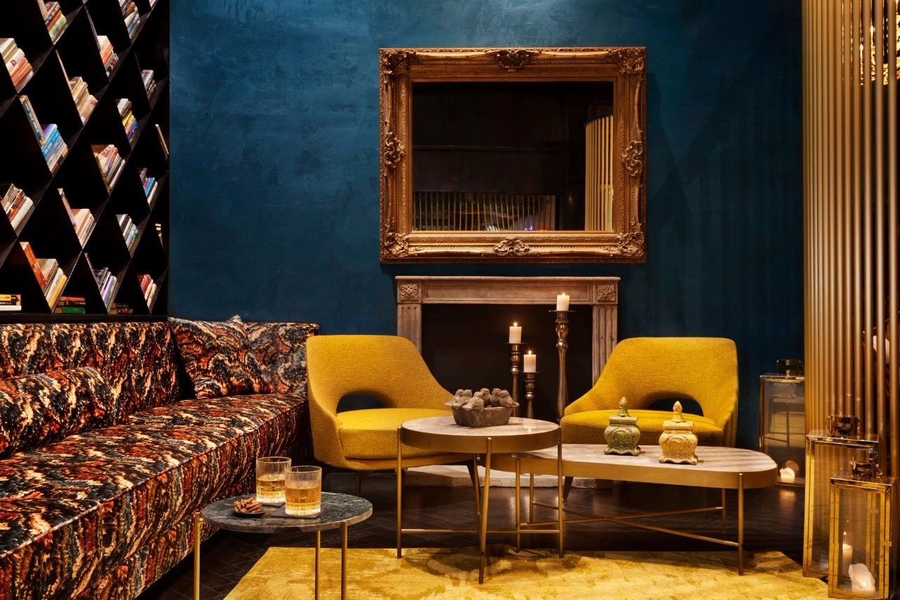 布朗酒店的灯塔-15