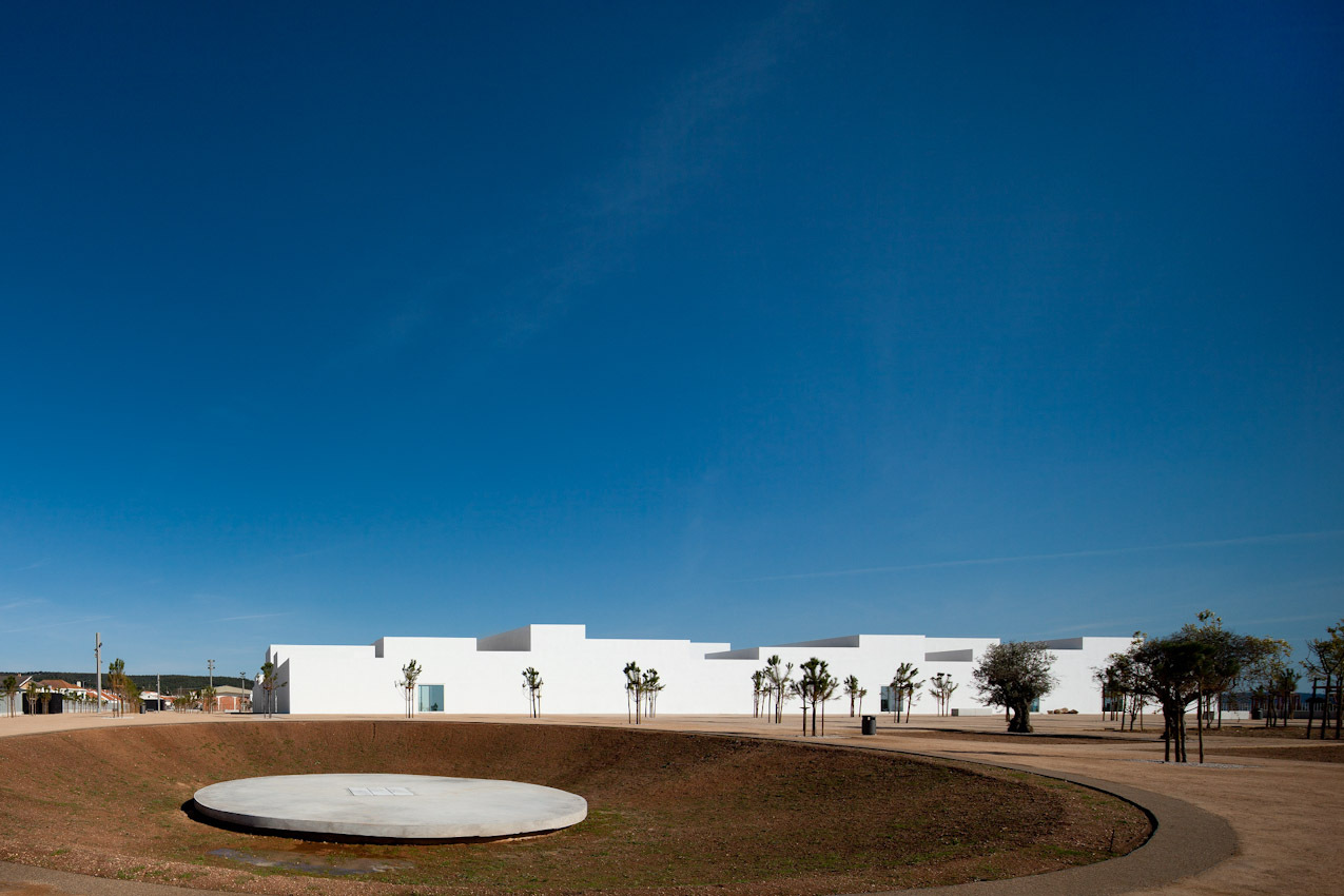 Aires Mateus 打造独特校园空间-44