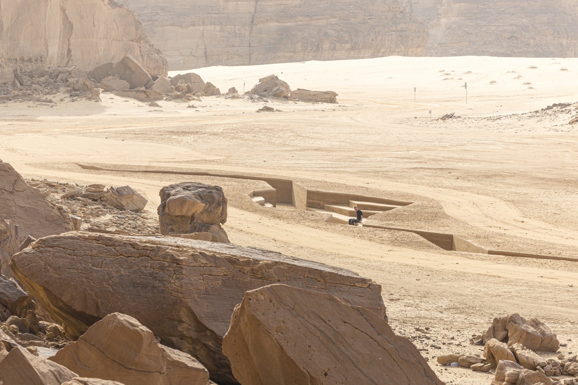 When the Earth Began to Look at Itself - Desert X Installation / SYN Architects-30