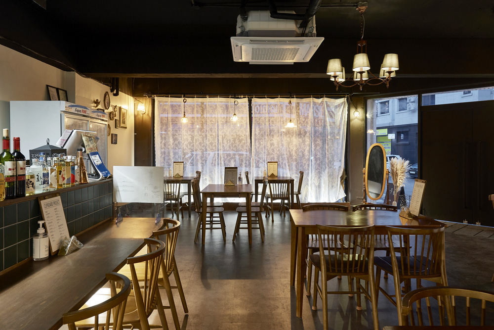 现代简约风 30 平米小酒馆，打造温馨社交空间-10