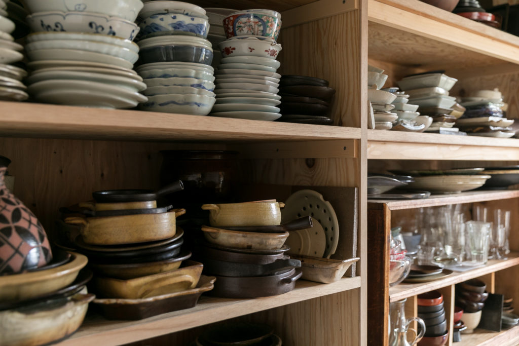 吹き抜けを家の中心に作るあたたかな自然素材の家に『shizen』の器が映える | Style of Life | 100%LiFE-8