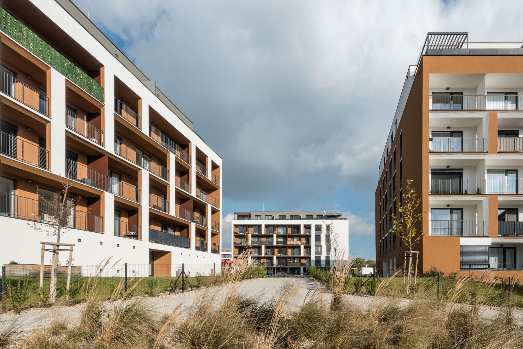 SLNEČNICE   VILADOMY   2  ETAPA COMPASS ARCHITEKTI-1