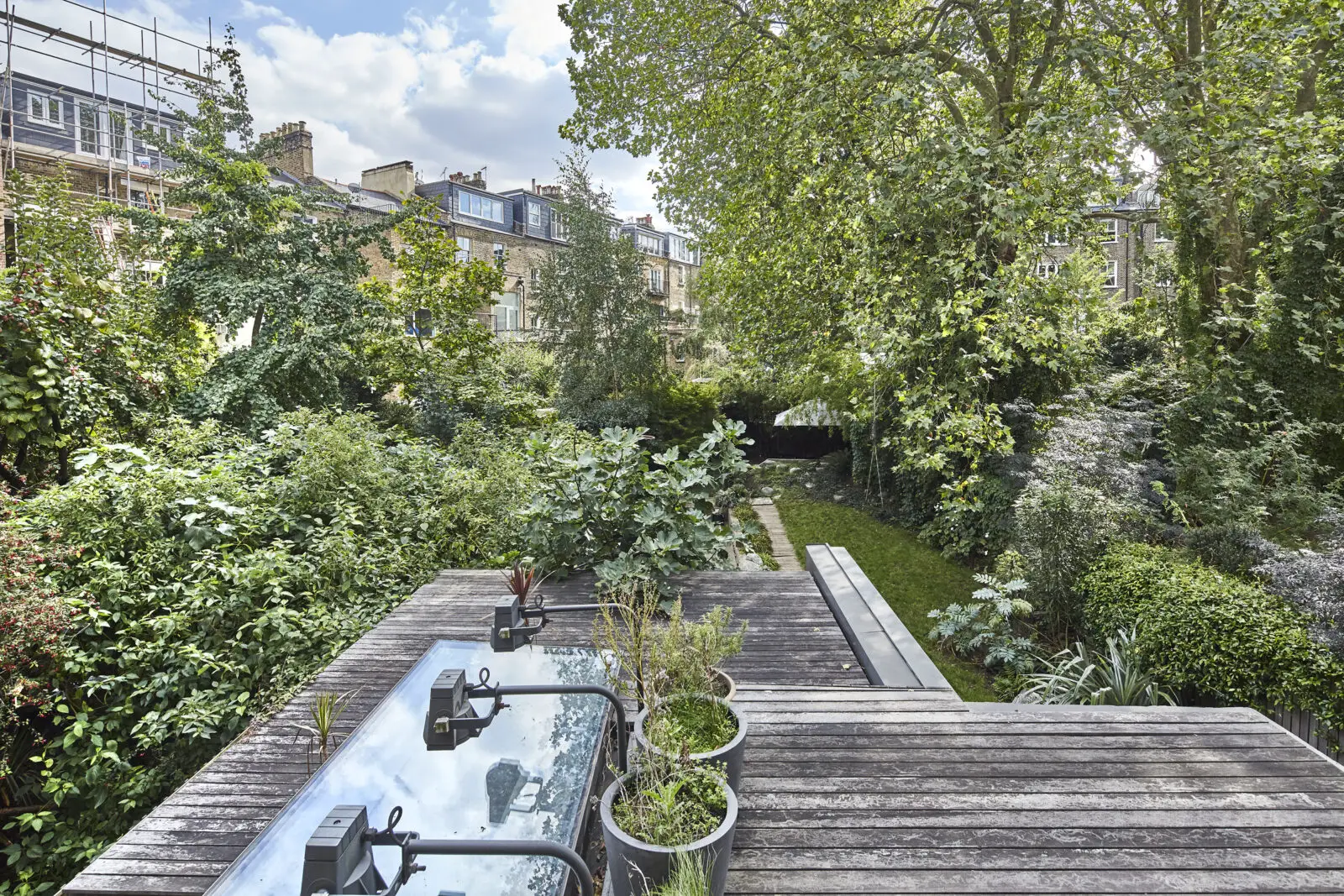 伦敦隐藏式现代混凝土别墅设计-25