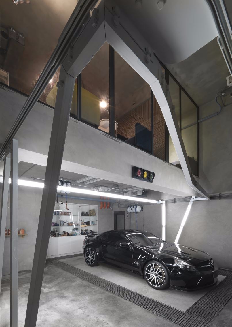 《变形金刚》般的科幻汽修店,工业风与后现代的完美融合-4