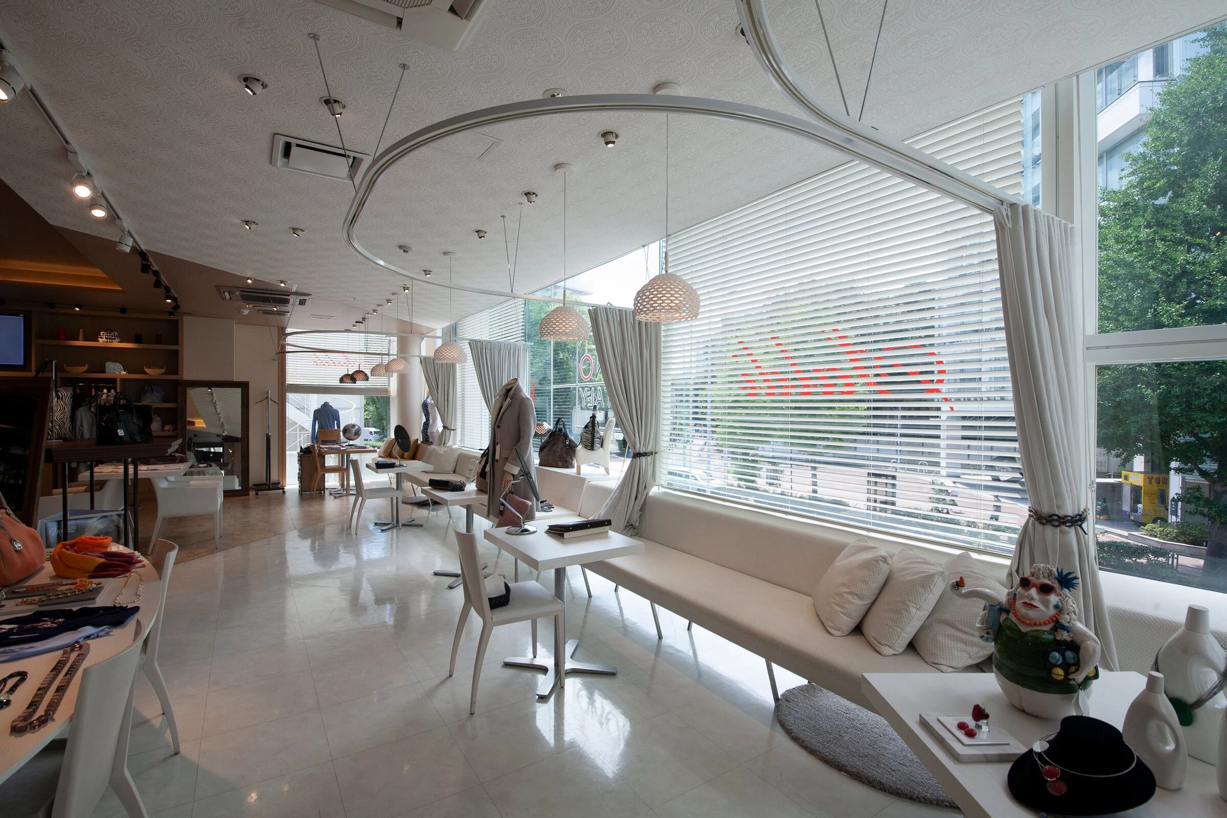 东京阳光试衣间酒廊-11