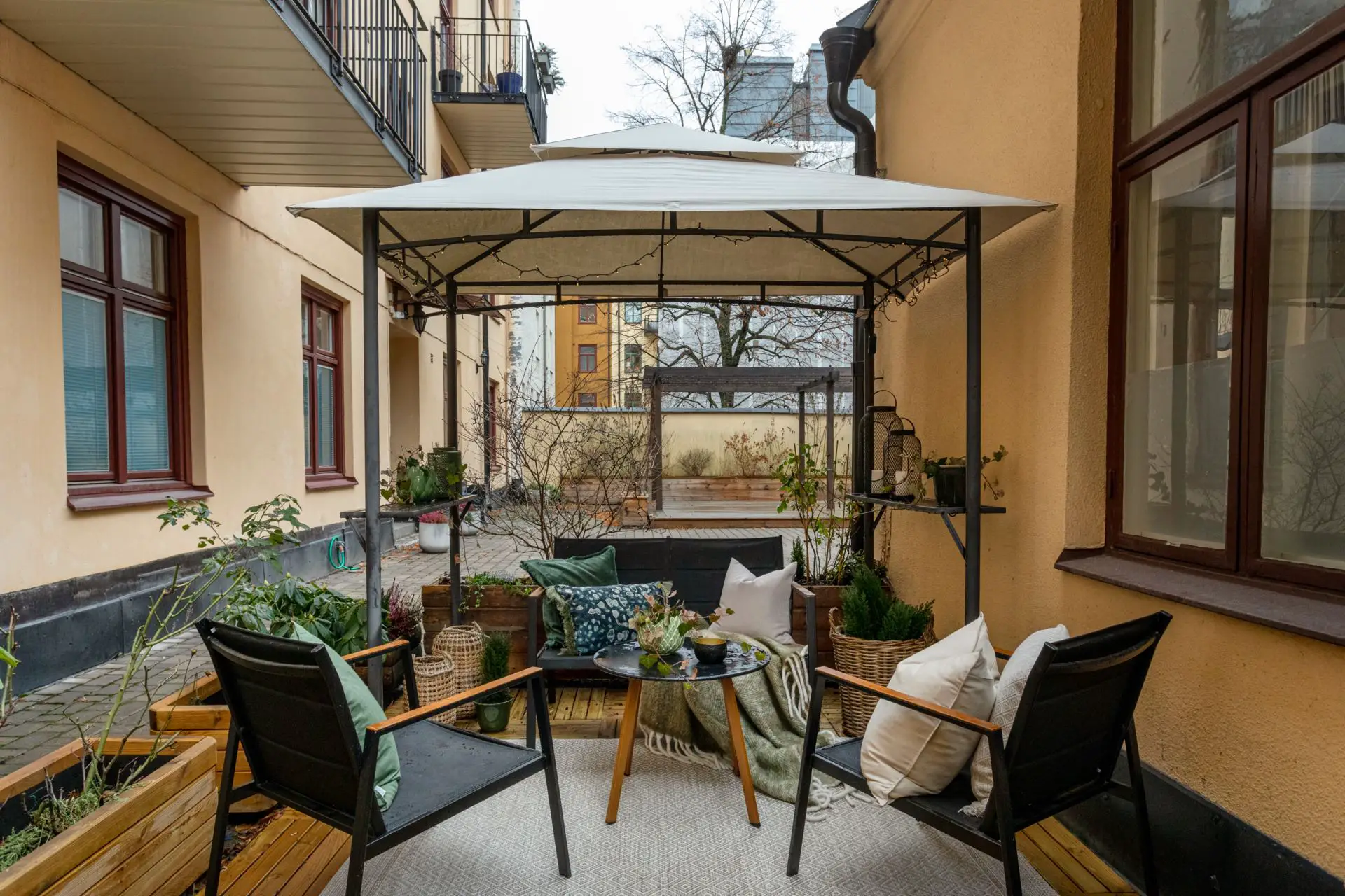 1905 年瑞典老建筑的现代温馨小屋-14