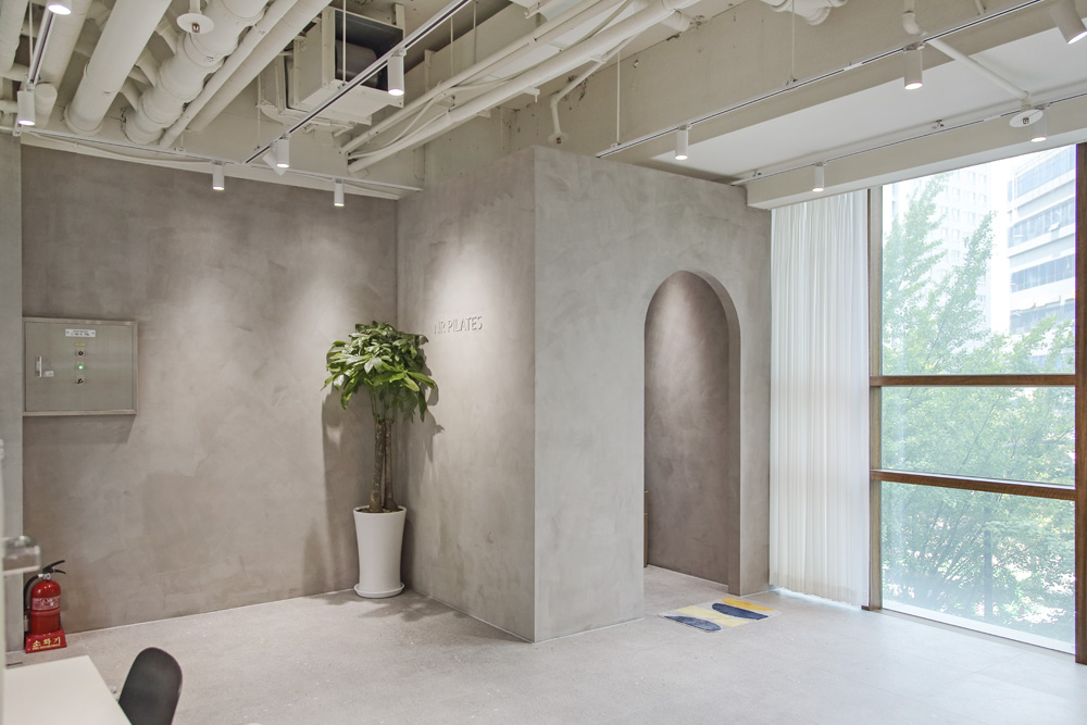 韩国高级室内设计案例 | 15 平米极简塑料凳学屋-4