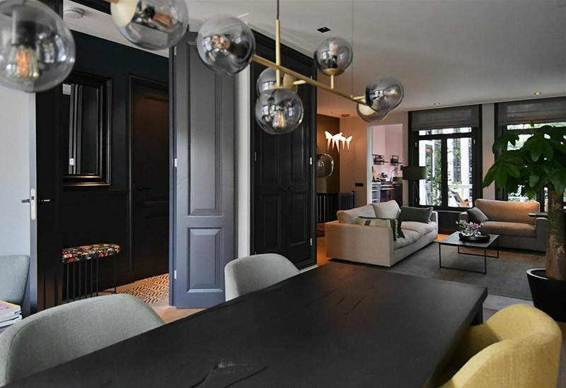 阿姆斯特丹中心区暗色调现代公寓,历史与时尚的完美融合-10