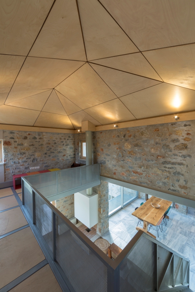 橄榄林中的石筑别墅-10