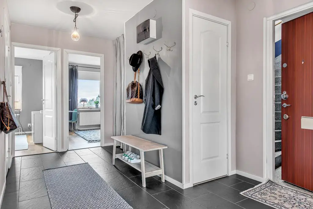 巧妙隐藏冰箱的开放式厨房设计-14