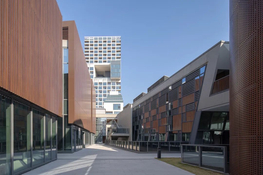 神秘艺术小镇 | 契里柯街道与杜尚楼梯的对话-31