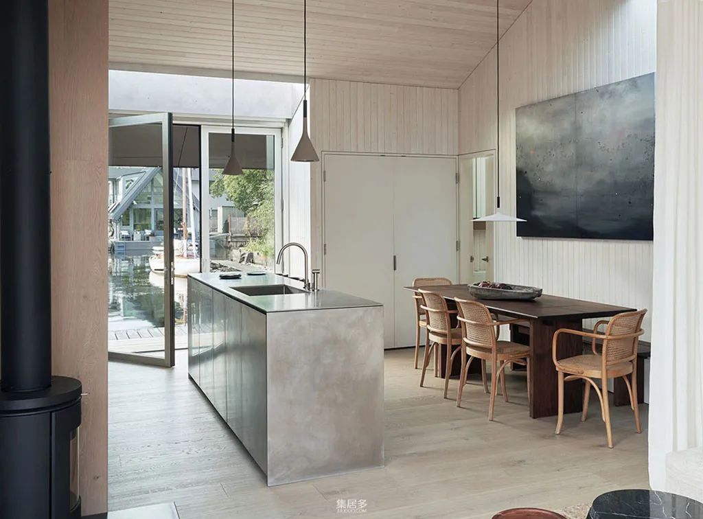 西雅图漂浮住宅 | 木质饰面与水景的完美融合-11