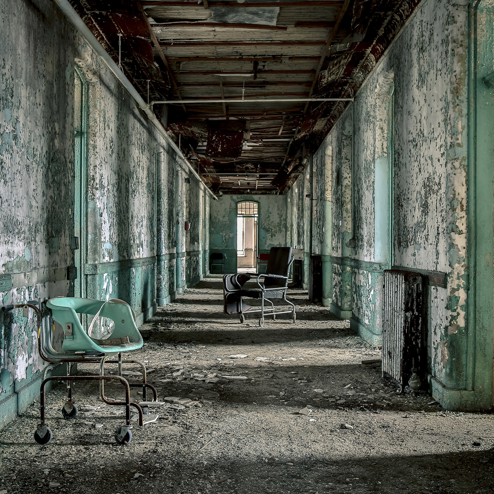 Eerily beautiful photographs of abandoned architecture for Halloween-12