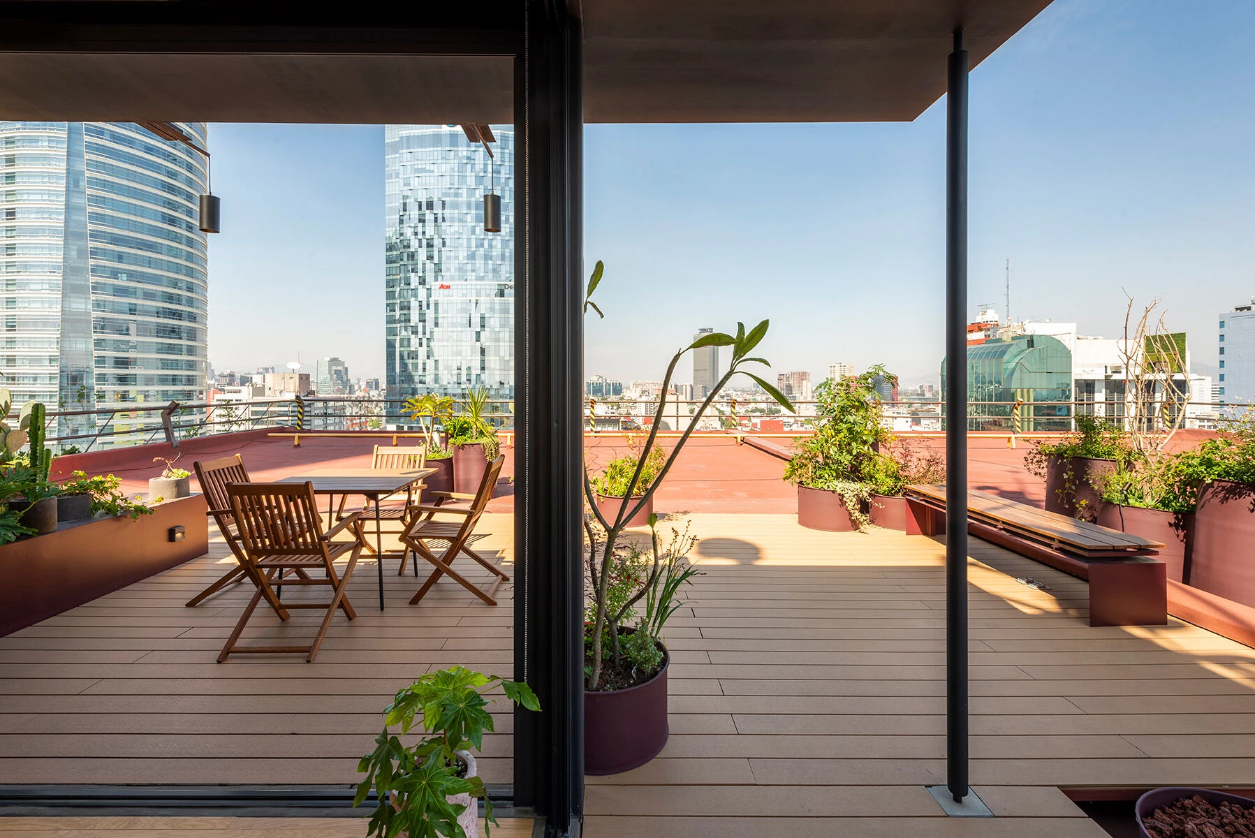 墨西哥城繁忙大道上的空中办公室改造-41