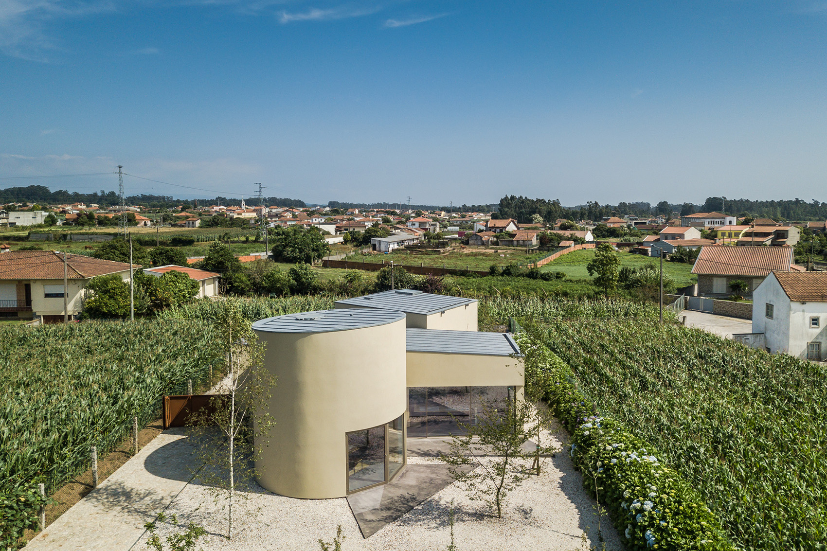 田野间的办公楼,葡萄牙 / Nelson Resende Arquitecto-5