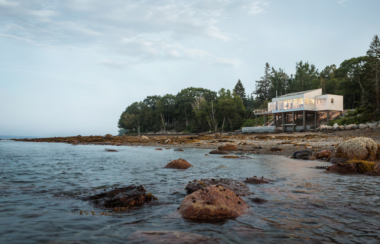 House over the Water  Elliott + Elliott Architecture-16