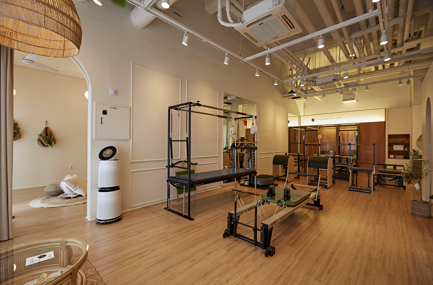 温暧氛围的 40 平米公寓健身房设计-4