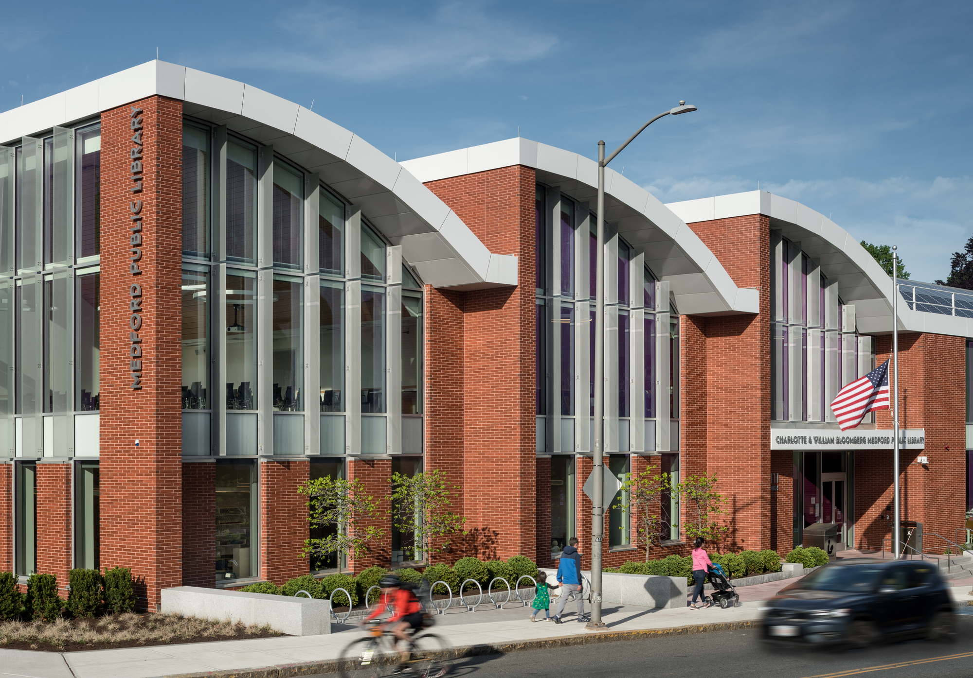 Charlotte & William Bloomberg Medford Public Library / Schwartz/Silver Architects-57