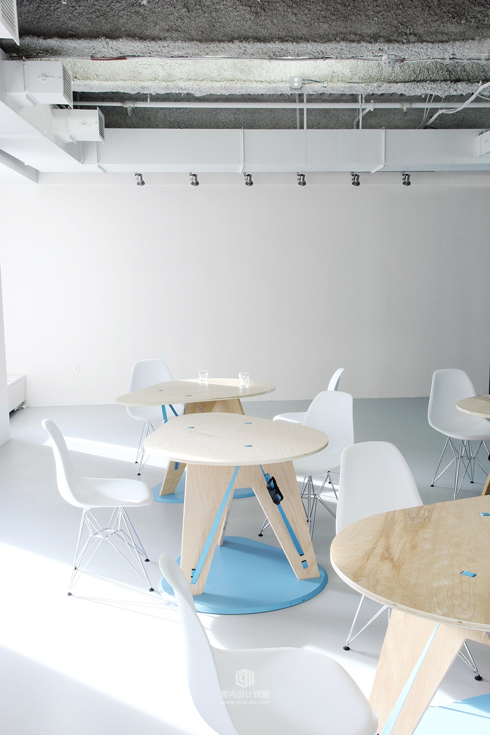 连家具都自己做的超简装低碳办公室，波士顿，美国-15