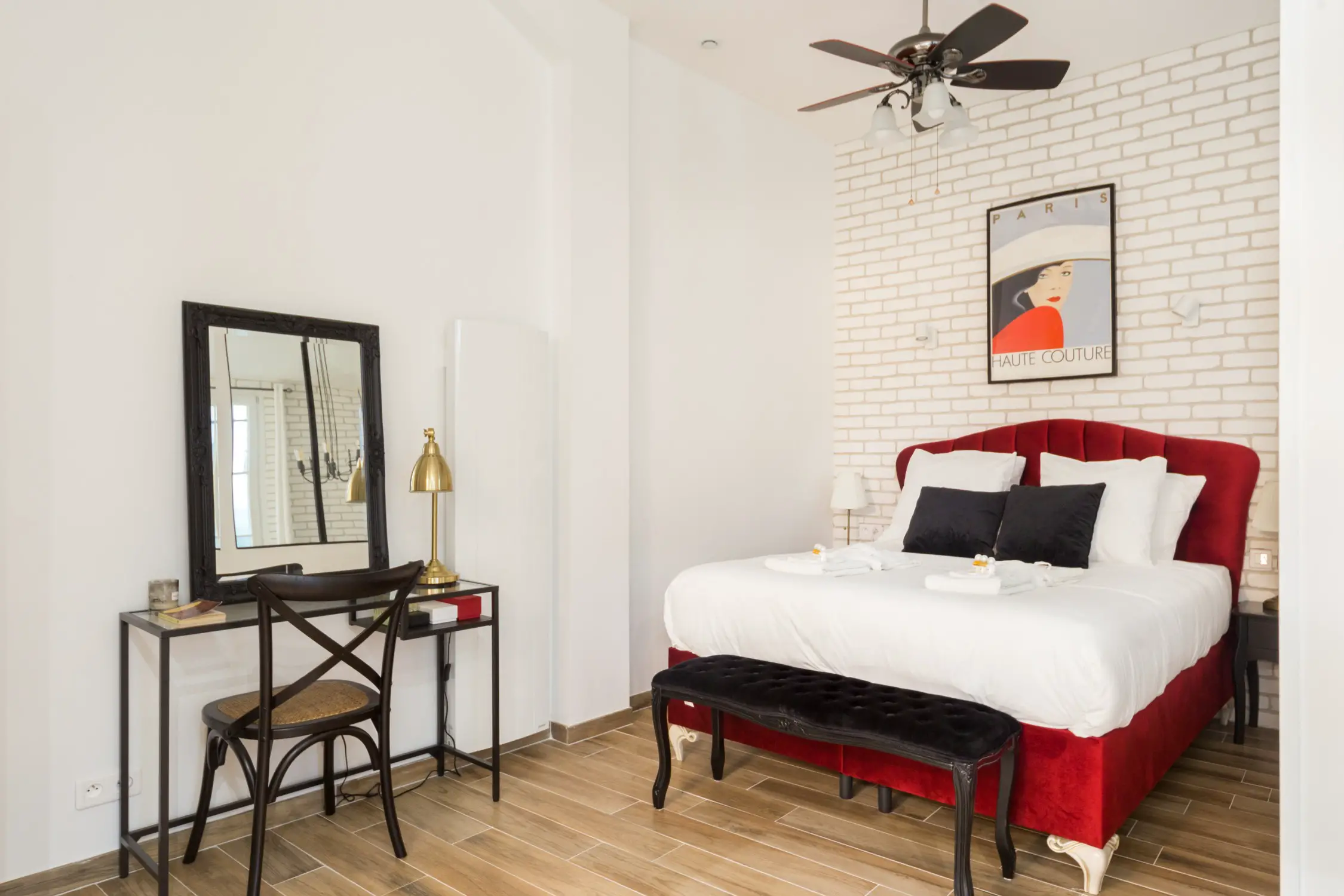 巴黎香榭丽舍迷你复式公寓的现代魅力-8