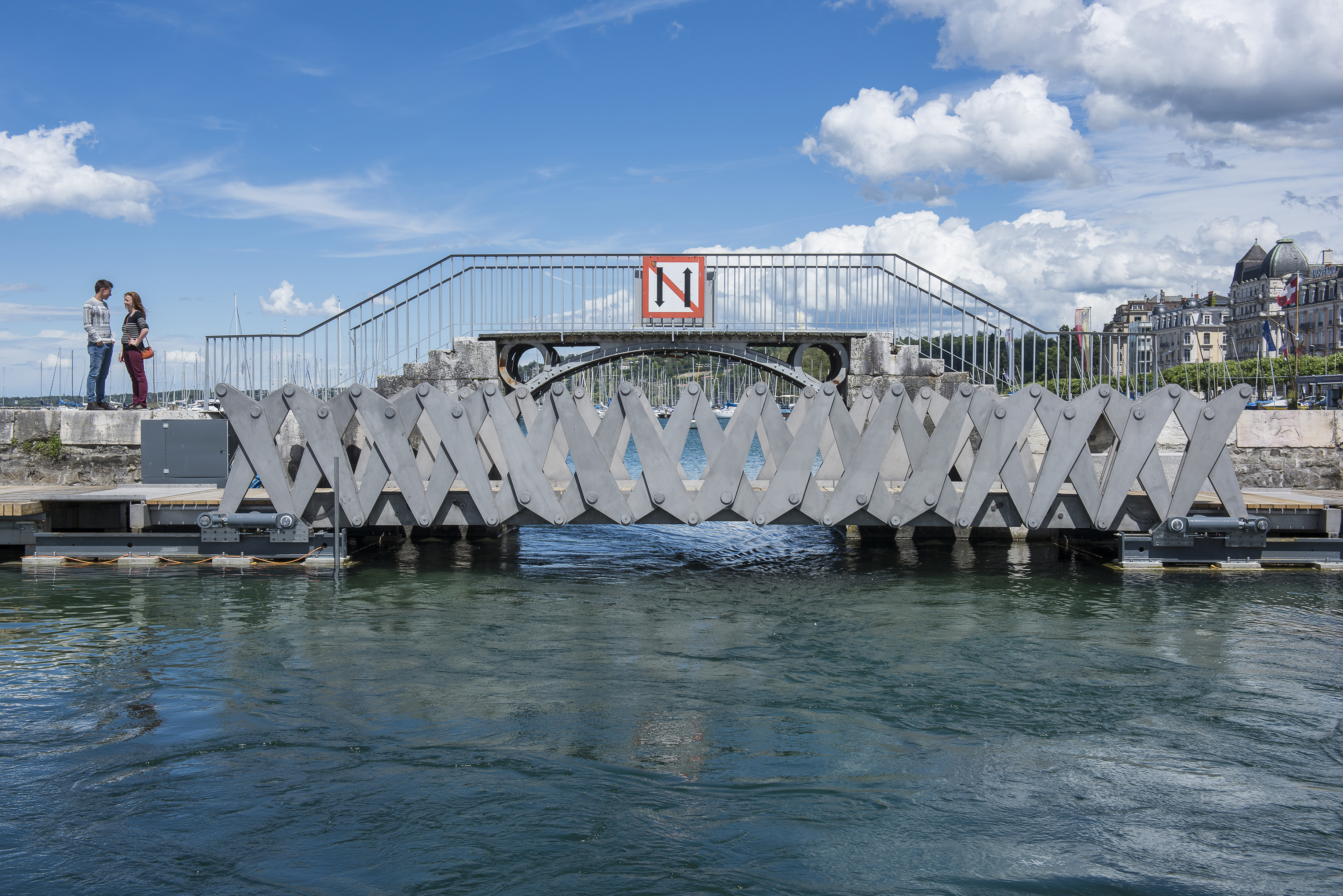 Mobile walkway of Geneva's Jet d'Eau | INGENI-8