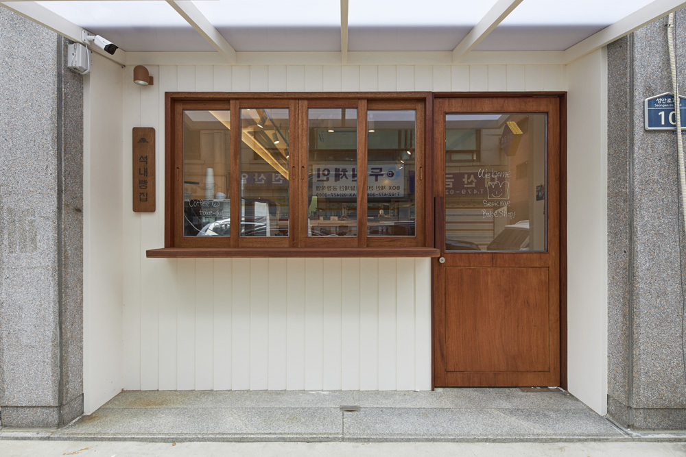 白色木纹打造极简小餐馆设计-2