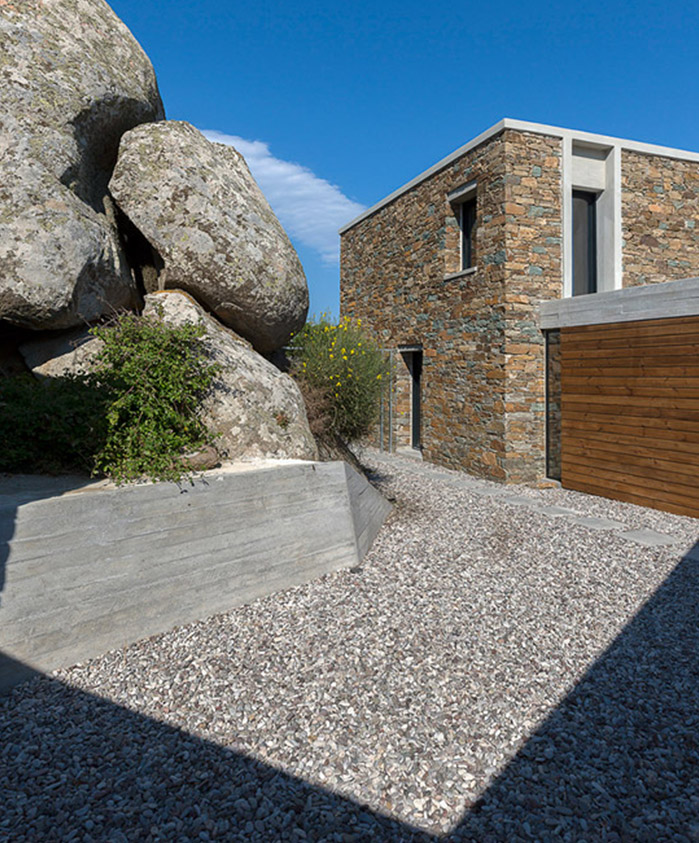 A House Between the Rocks Aristides Dallas Architects-15