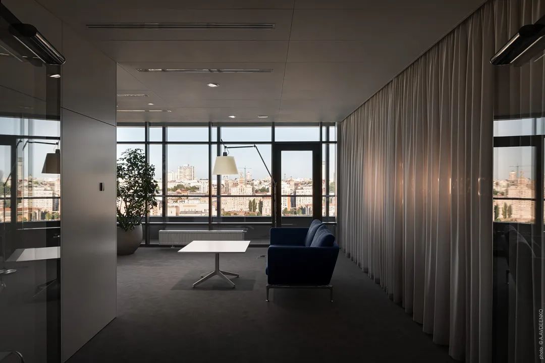 极简创意空间 · 东京新内拉里 28 号楼办公室丨日本东京丨ZOTOV＆CO-35