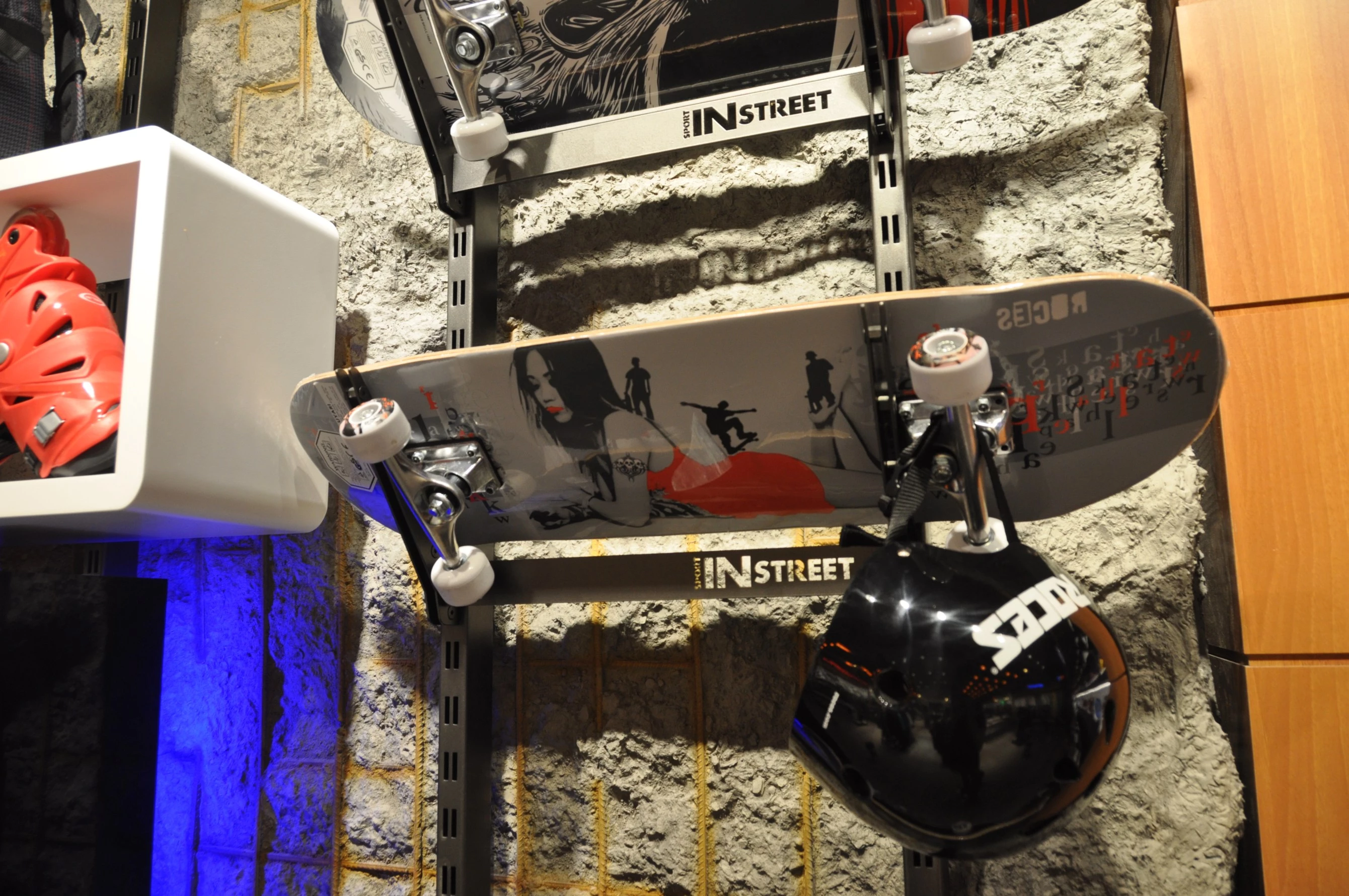 街头运动旗舰店-17