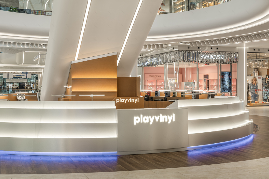 在商场播放黑胶唱片丨乌克兰基辅丨Julia Katerinych,Vitalii Sobchenko-2