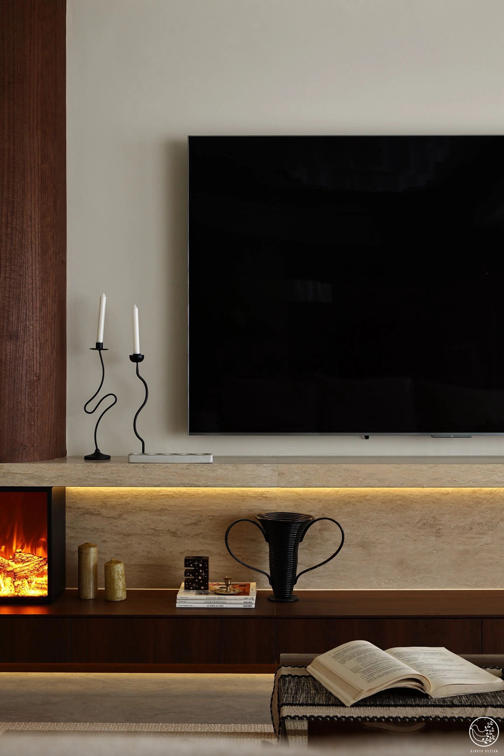 复古且时髦，在松弛与精致之间游刃有余-18