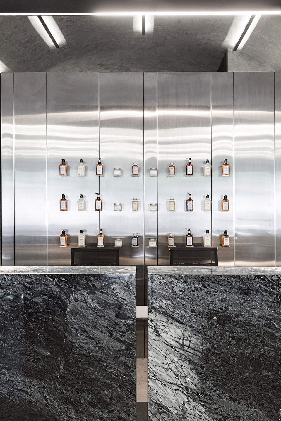 KULT纹身理发工作室,乌克兰 / Sivak+Partners-32