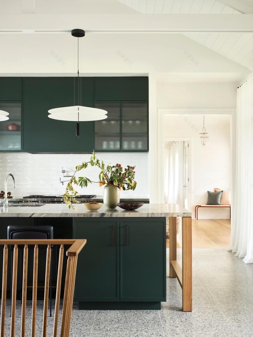 湖景别墅(注:House一般指独立式住宅,别墅较为贴合,若具体情境中更强调普通房屋,也可译为湖景房屋 ,但按照常规理解这里用湖景别墅更合适) 丨Arent&Pyke-12