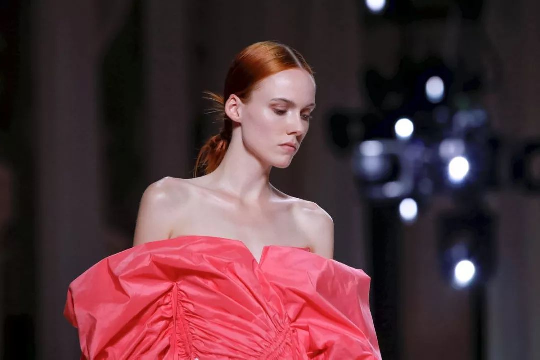 激进贵族的硬核高订 | Givenchy 2019 秋冬高级定制系列-54