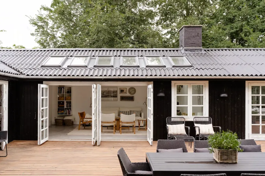 瑞典水边明亮度假屋,自然极简设计典范-1