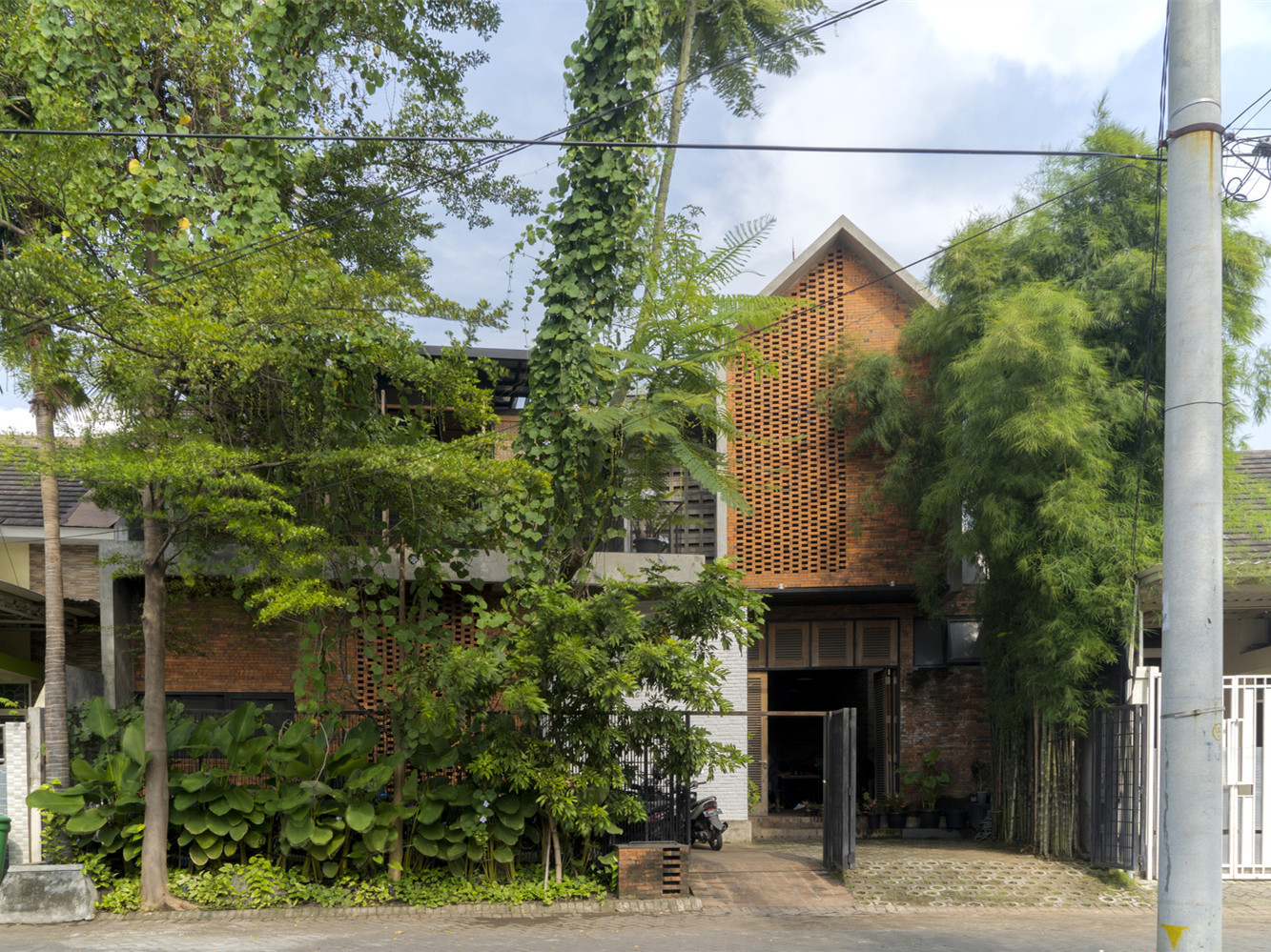 印度尼西亚亲生物办公楼丨安迪拉赫曼建筑师-3